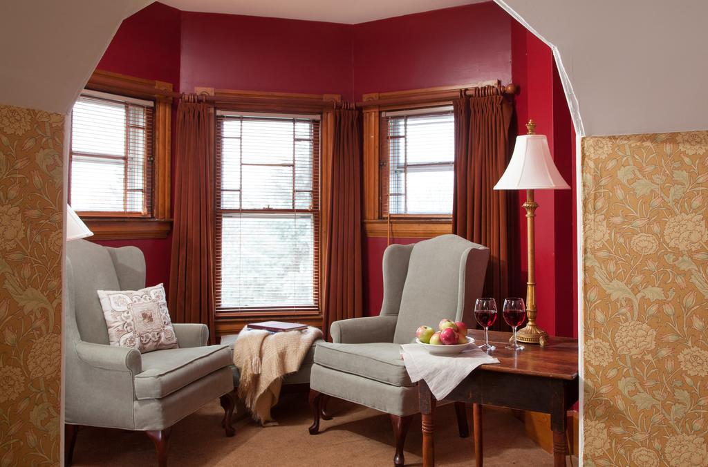 Lang House On Main Street Bed & Breakfast Burlington Exterior foto