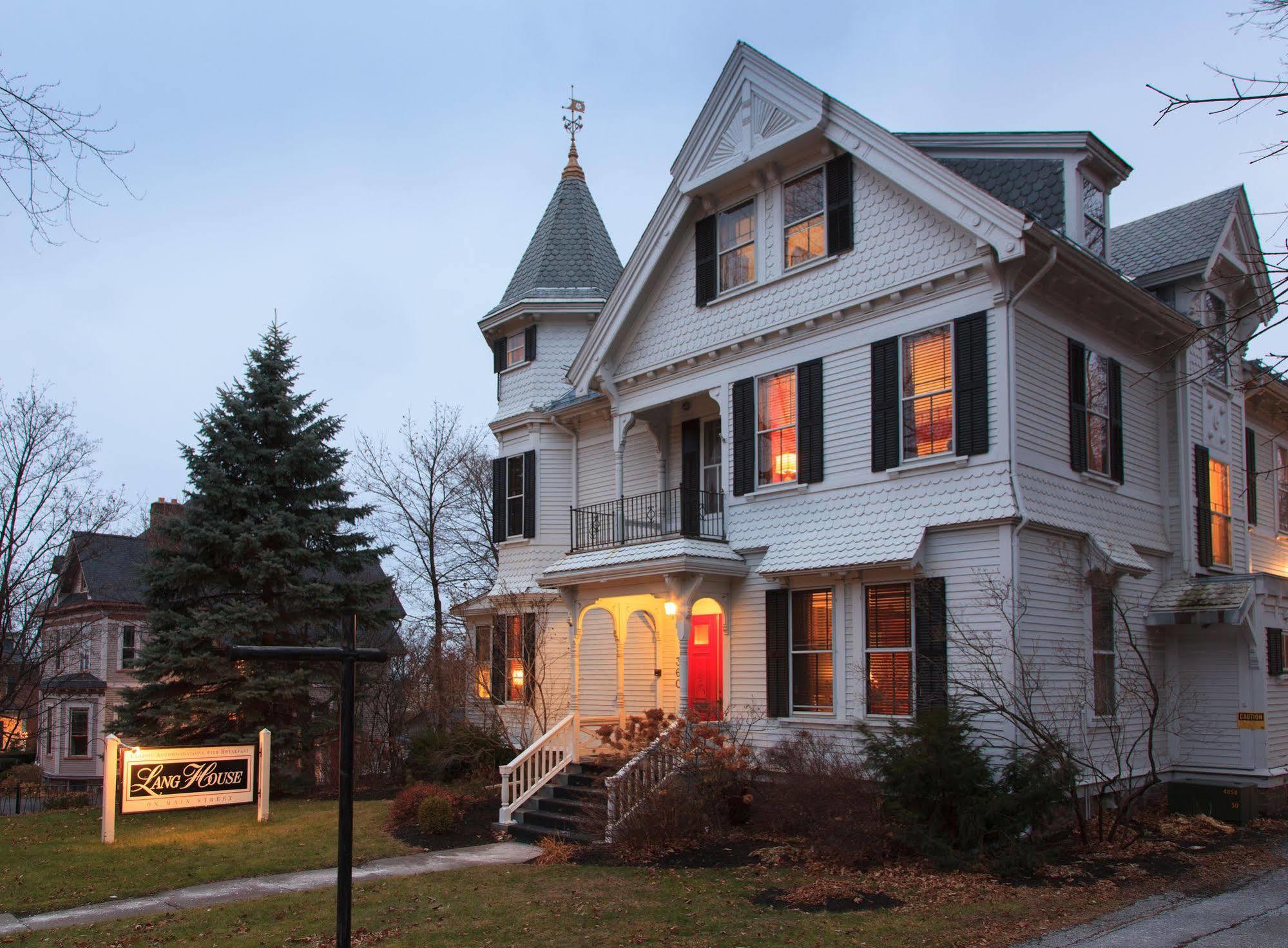 Lang House On Main Street Bed & Breakfast Burlington Exterior foto