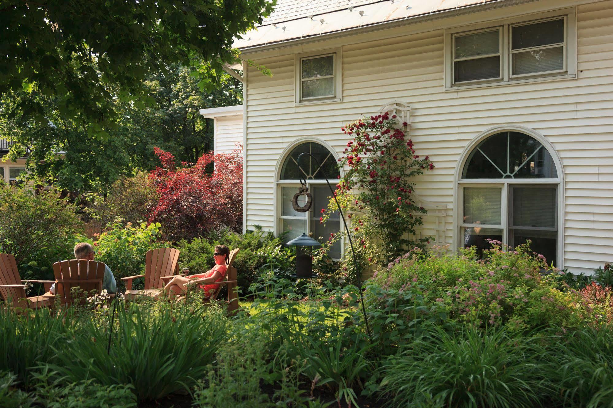 Lang House On Main Street Bed & Breakfast Burlington Exterior foto